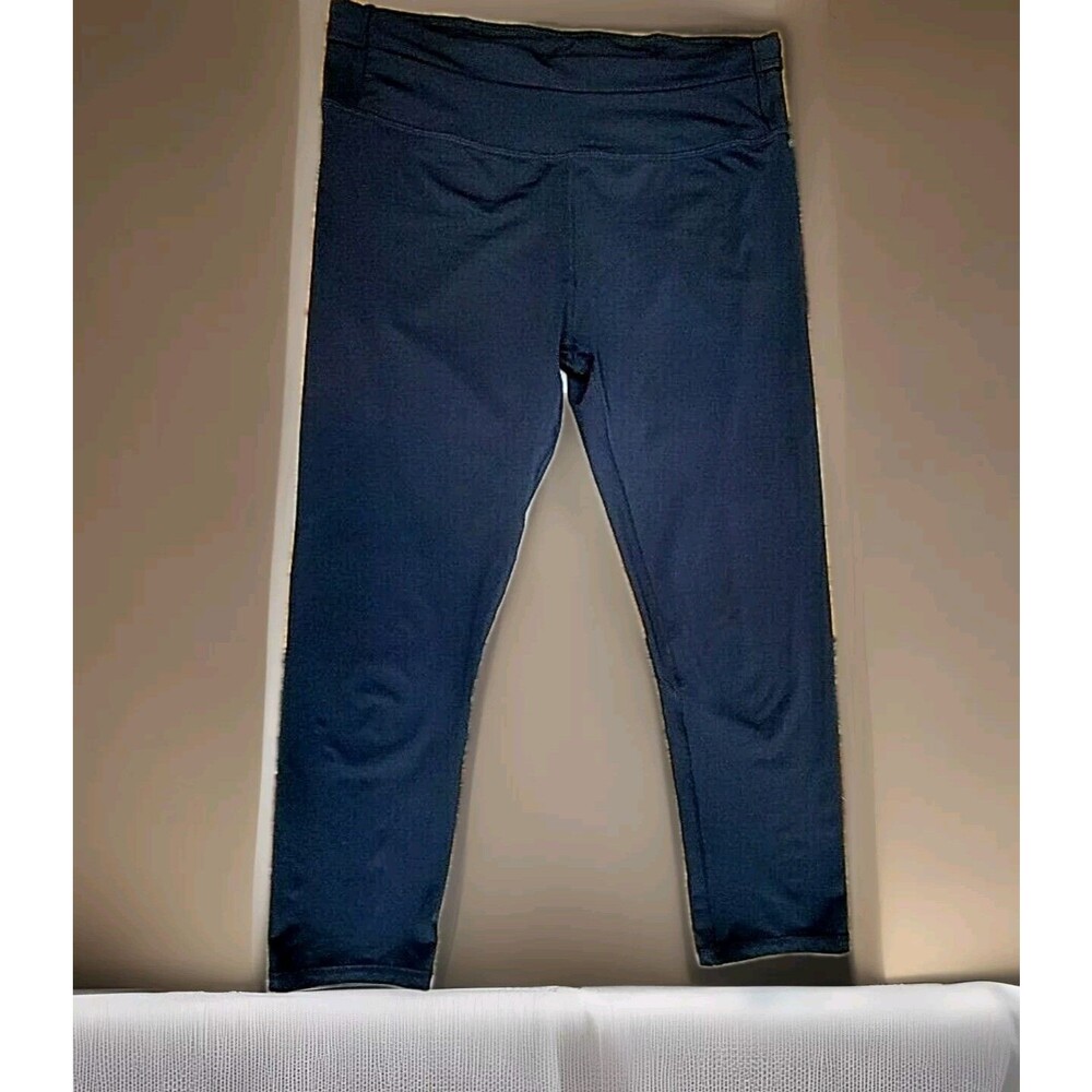 Fabletics Women's Cropped Black Leggings Media Pocket  Sz M